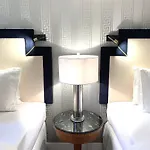 Mondrian Luxury & Old Town شقة فندقية 5*