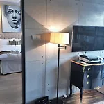 شقة فندقية Mondrian Luxury & Old Town