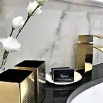 Mondrian Luxury & Old Town شقة فندقية 5*
