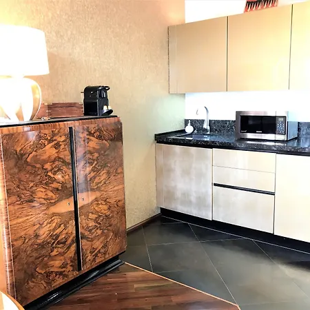 Mondrian Luxury & Old Town شقة فندقية