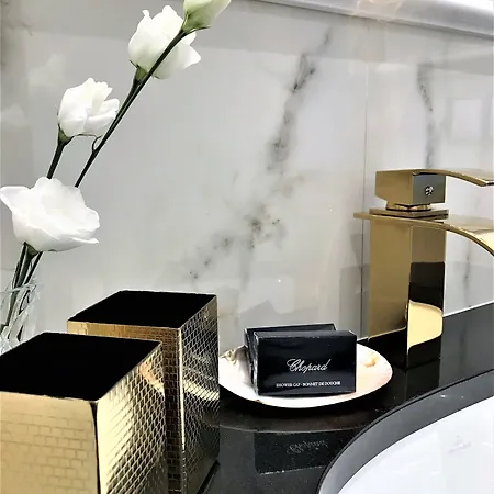 Mondrian Luxury & Old Town 公寓式酒店 5*