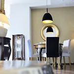 מלון דירות Mondrian Luxury & Old Town 5*