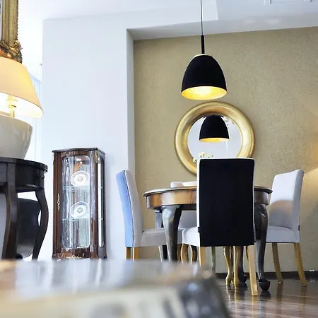 Lägenhetshotell Mondrian Luxury & Old Town 5*