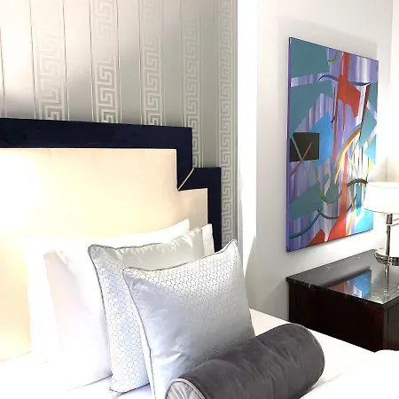 Mondrian Luxury & Old Town 5*