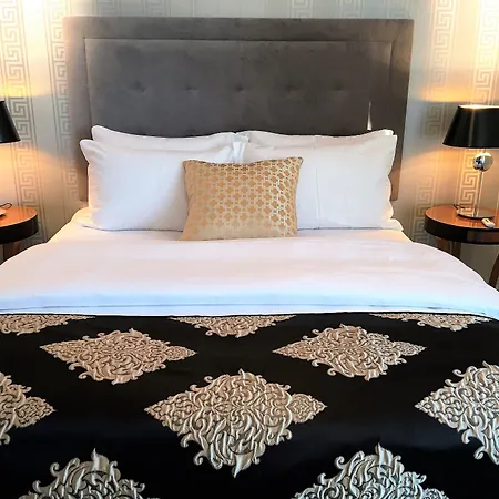 Mondrian Luxury & Old Town