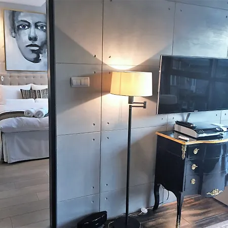 מלון דירות Mondrian Luxury & Old Town