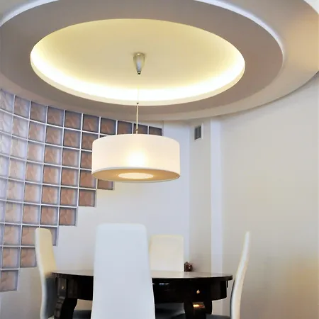 Mondrian Luxury & Old Town מלון דירות