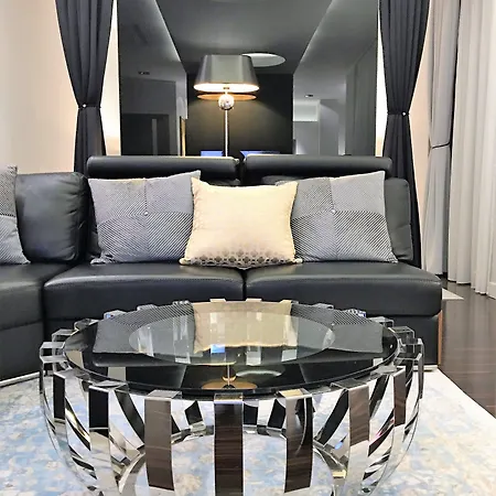 מלון דירות Mondrian Luxury & Old Town 5*