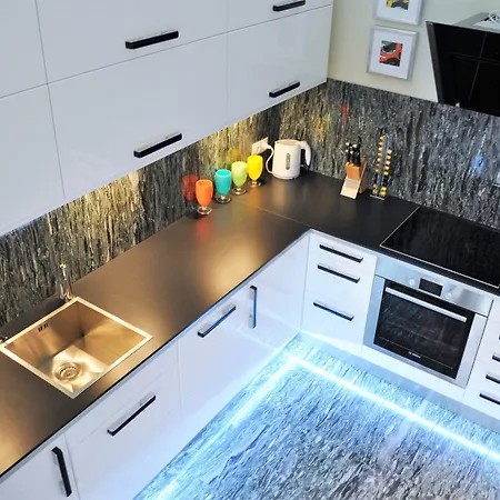 מלון דירות Mondrian Luxury & Old Town קרקוב