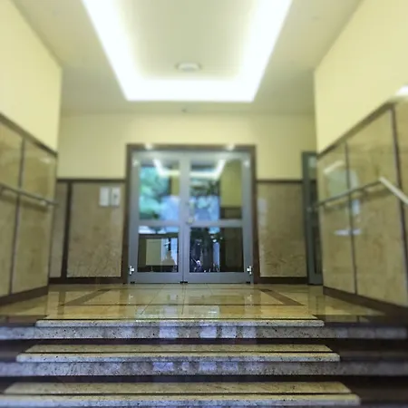 מלון דירות Mondrian Luxury & Old Town 5*