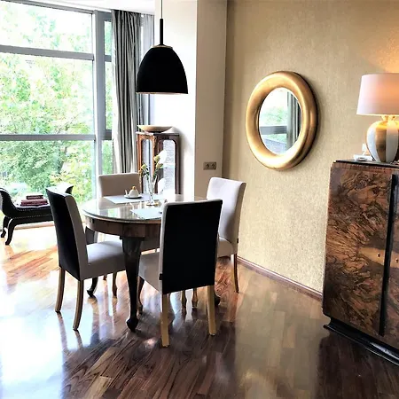 מלון דירות Mondrian Luxury & Old Town קרקוב