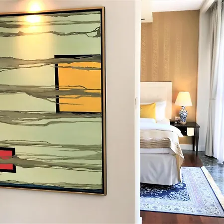 Mondrian Luxury & Old Town شقة فندقية